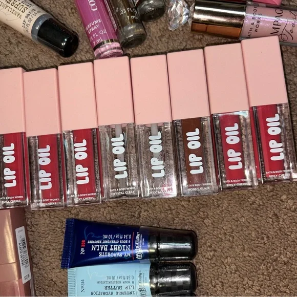 Bath & Body works Assorted Women’s Lip Oils & Glosses NEW - Picture 4 of 9
